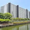 アーバンハイツ北砂 ゆとりある敷地に建つ総戸数の多い大規模マンション。 管理体制の整った安心感あるコミュニティです。
