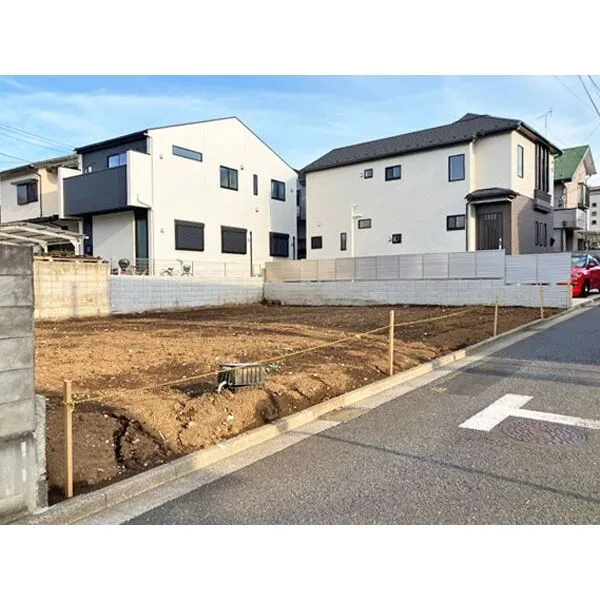 練馬区大泉学園町６丁目 北西側から現地を撮影。写真手前はA区画、奥はB区画となります