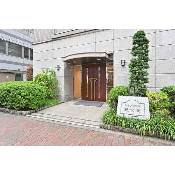 ゼファー芝公園 マルエツプチ芝二丁目店まで約90m、ファミリーマート南山堂第一京浜芝店まで約150mの立地です。
