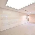 ゼファー芝公園 ホテルライクな内廊下設計です。管理会社による日勤管理が行われ、手入れの行き届いた共用部です。