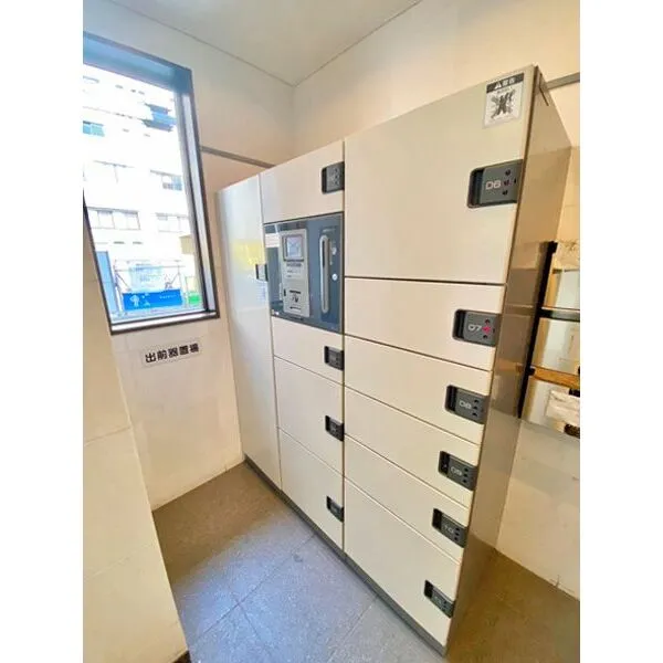 ファミール浅草雷門 不在時でも荷物の受け取りができる便利な宅配ボックスを完備しています。