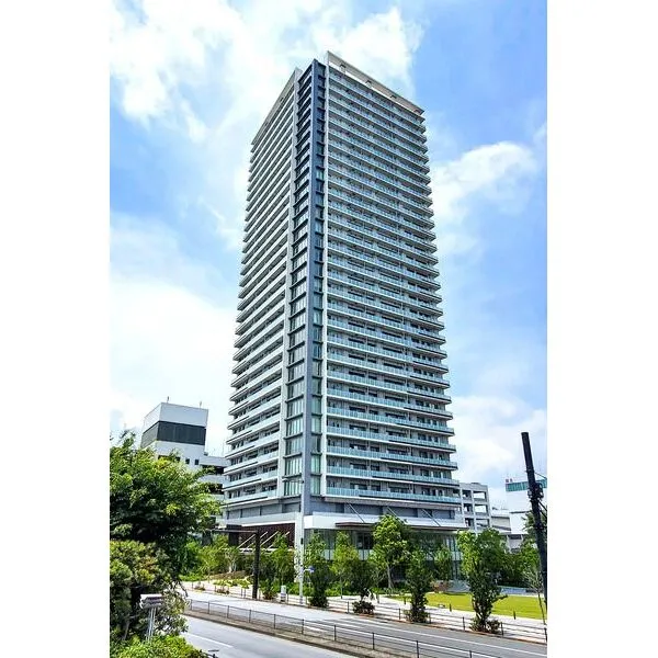 ブリリアタワー有明ミッドクロス ３２階建て地下１階／総戸数３００戸／２０２１年６月築