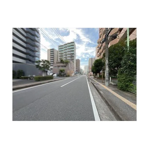 ライオンズマンション川口栄町 前面道路（２０２６年７月撮影）