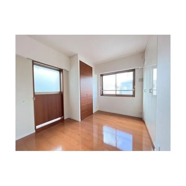 クオン二条富小路 西側洋室（約６．５帖）