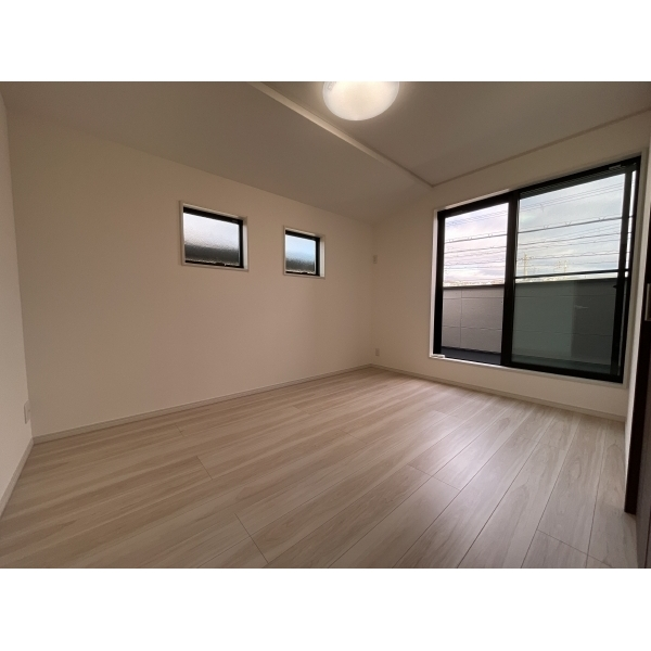 明石市朝霧町２丁目 洋室約6帖（北側）