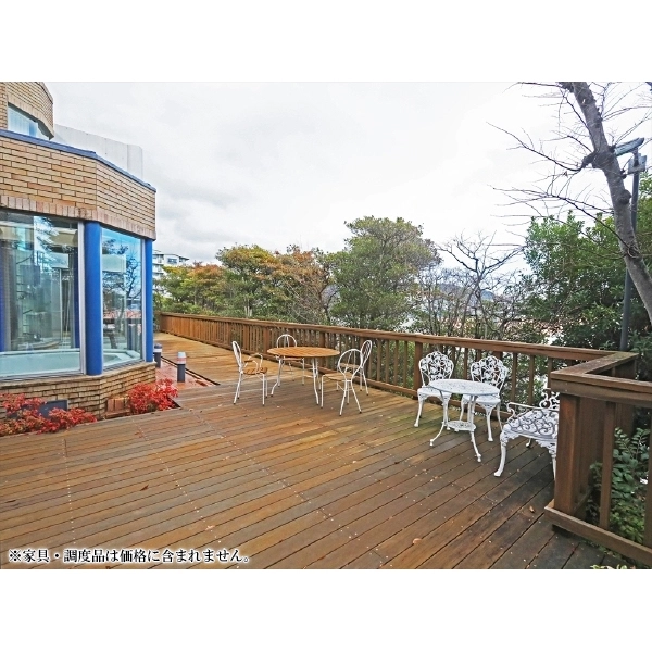 宝塚市中山桜台２丁目 広がる空と開放的ながらプライバシーを確保したウッドデッキテラス♪