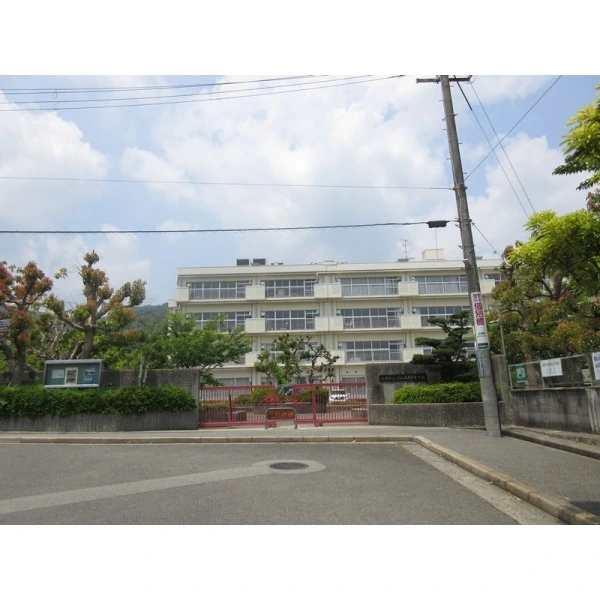 宝塚市中山桜台２丁目 市立中山五月台中学校（中学校）まで約1000m（徒歩13分）