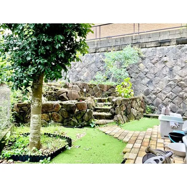 鎌倉市城廻 広々とした南庭はガーデニングなど多彩に活用できます