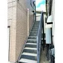 横浜市南区別所１丁目 2階玄関までは階段を利用することで入れます！
