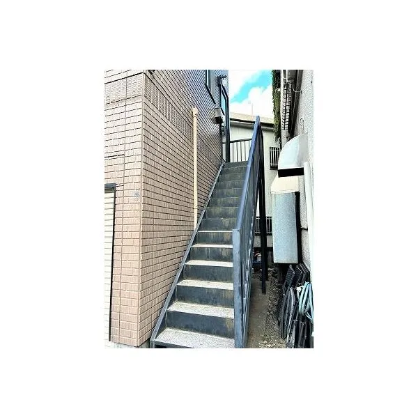 横浜市南区別所１丁目 2階玄関までは階段を利用することで入れます！
