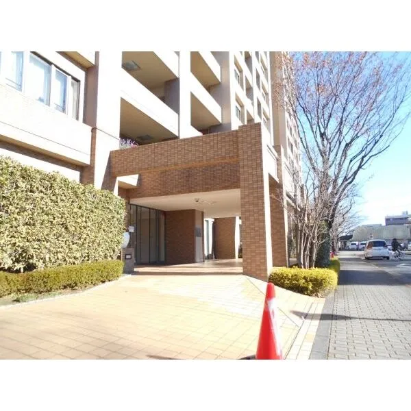 グランソシエ国立イーストウイング エントランスアプローチ