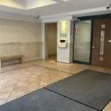 グランソシエ国立イーストウイング オートロック付きエントランス