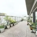 ザ・パークハウス元代々木町 42.43m2の広々としたルーフバルコニー。(家具・調度品は販売対象に含まれません)