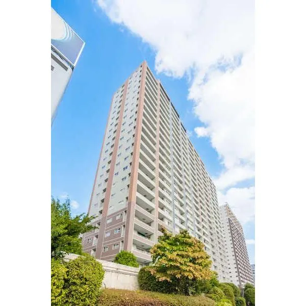 東京アインス　リバーサイドタワー 隅田川沿いに建つ地上24階建ての大規模マンション