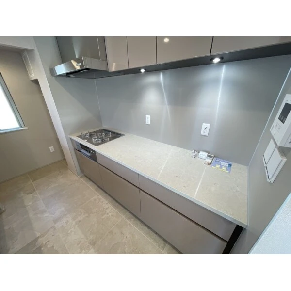 世田谷区中町4丁目 キッチン 奥には便利なパントリー付