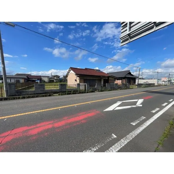 可児市今渡 前面道路および外観