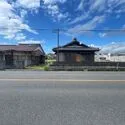 可児市今渡 前面道路および外観