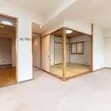 コスモ多摩川ラ・ミューゼ 【LD　約16.4帖】和室の引き戸を開けることで、リビングと和室が一体化して大空間になります。