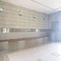 ライオンズガーデンヒルズ富士見台壱番館 タイルと石材を組み合わせた落ち着きあるエントランスホール