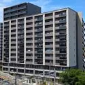 レーベン川口並木ＶＥＲＴＥＡ 建物外観。外壁は数種類のタイルを使い分けたこだわりの意匠。