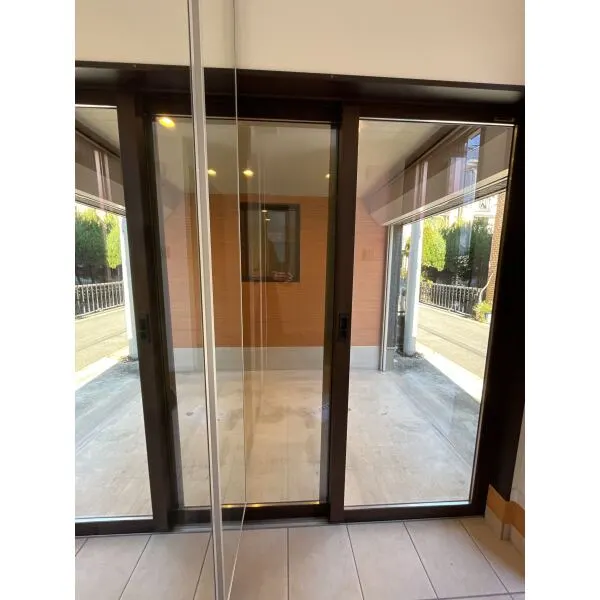 板橋区小豆沢２丁目 玄関から見たビルトインガレージ