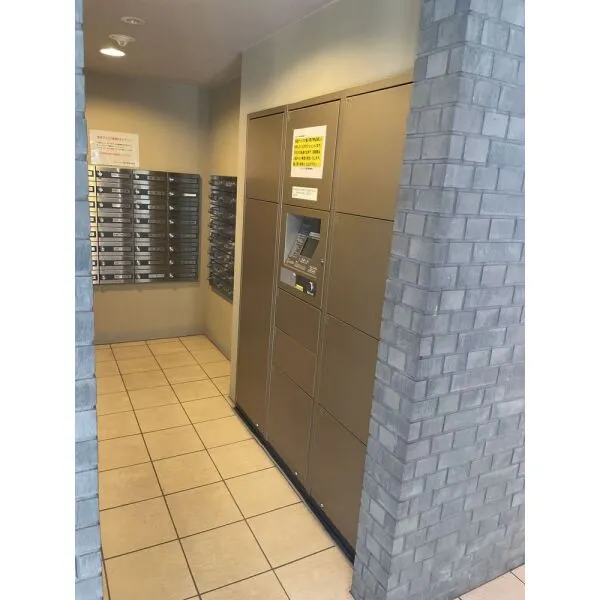 グランドメゾン東戸塚4番館 宅配ロッカー