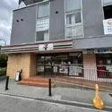 シンフォニーリサーチパークＥａｓｔ セブンイレブン五条千本店　徒歩1分