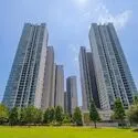 ワールドシティタワーズアクアタワー 外観：港南緑水公園から敷地全体。アクアタワーは中央奥