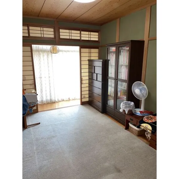 奈良市西登美ヶ丘５丁目 １階中央和室６畳　家具調度品は価格に含まれません。