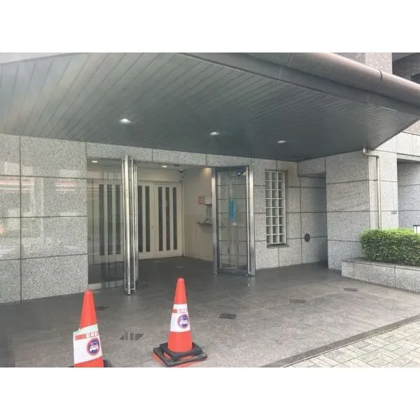 アドリーム三鷹 マンション入口