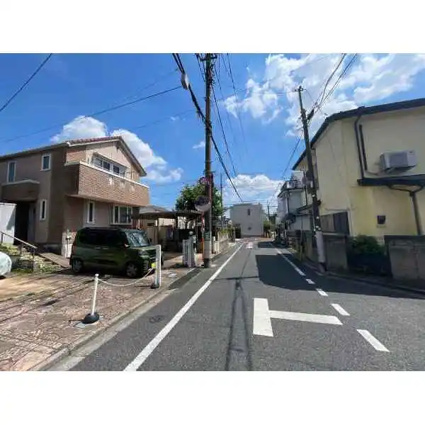 練馬区大泉学園町６丁目 広々約5.4ｍ公道に面しており、車庫入れも楽々です。