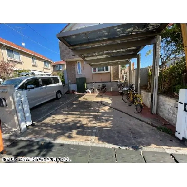 練馬区大泉学園町６丁目 並列置けるで3台分の駐車場です。※駐車台数は車種によります。