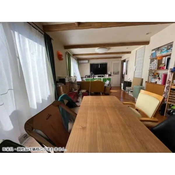 練馬区大泉学園町６丁目 広々としたLDKはゆとりのある家具の配置が可能です。