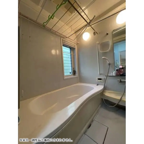 練馬区大泉学園町６丁目 大型のバスルームです。お子様ともゆったりご入浴が可能。