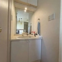 練馬区大泉学園町６丁目 2階のホールにも洗面化粧台が設置されております。