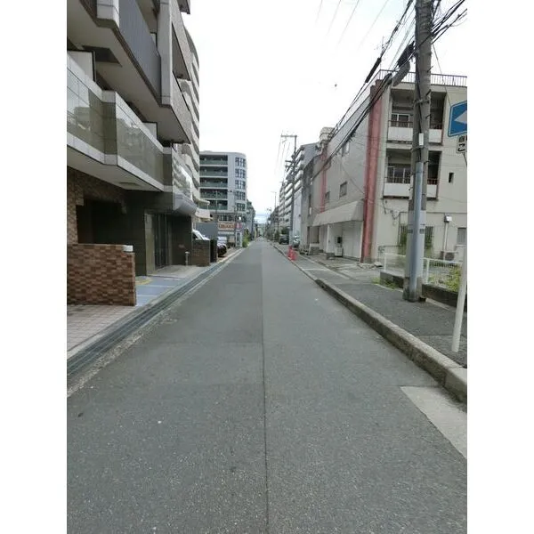 ストリーム江坂 東側前面道路