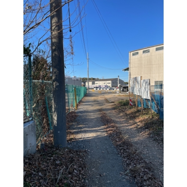 白井市名内 北東側道路(幅員約3.2m)