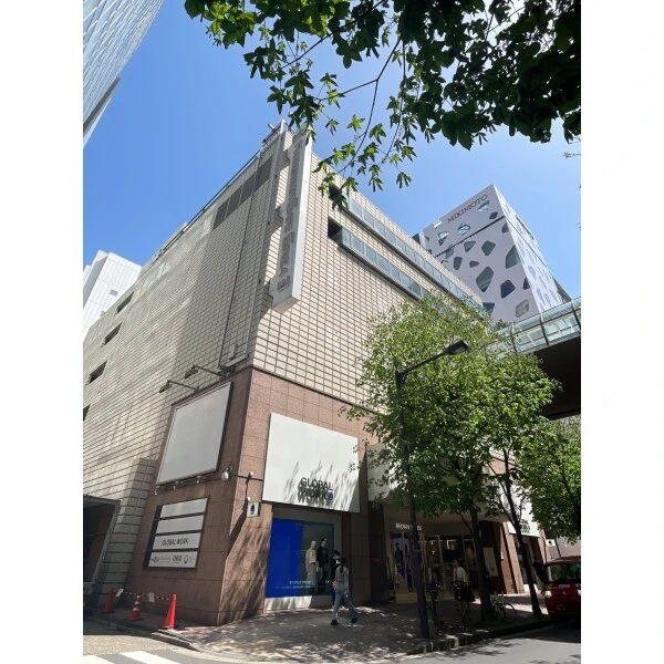 パレステュディオ銀座二丁目 マロニエゲート銀座3（ショッピングセンター）まで約550m（徒歩7分）