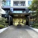 スカイフォレストレジデンス 緑豊かな植栽に彩られたエントランスアプローチが、住まう方を優雅に迎えます。