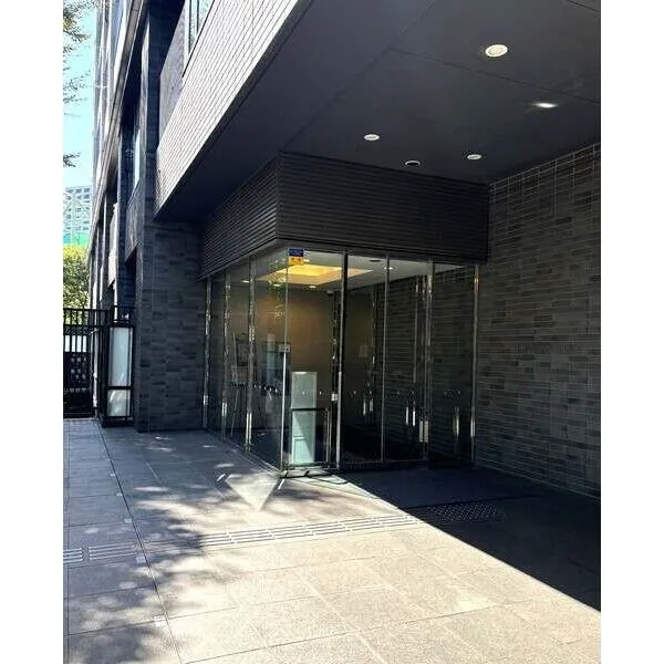 スカイフォレストレジデンス サブエントランスを備え、居住者の利便性に配慮された設計です。