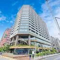 ブランズ横浜 外観：1～3階はタカシマヤローズホールなど商業・業務フロア