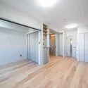アビテ市ヶ谷納戸町 リビング・ダイニング：（左）洋室(撮影年月：2026年09月)