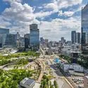 グラングリーン大阪 THE NORTH RESIDENCE 都会的な建物と自然が調和した眺望。都心にいながら四季折々の自然を感じられるロケーションです。