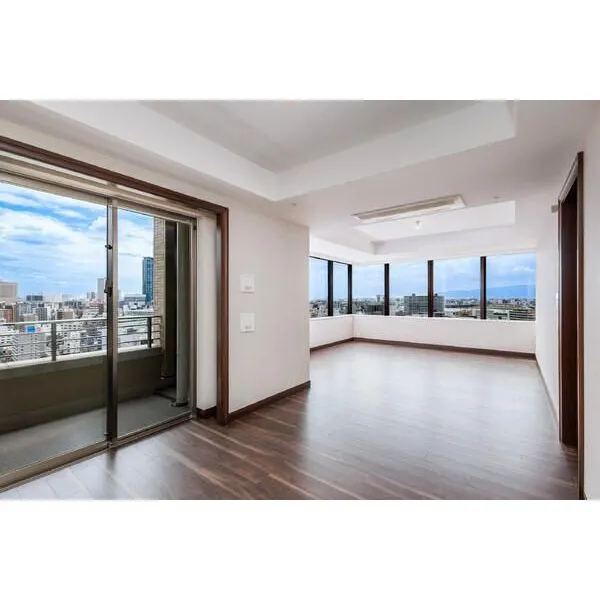 グラングリーン大阪 THE NORTH RESIDENCE 天井高は2.6m以上あり、より広さを感じられます。ビルトインエアコンや床暖房の設置がございます。