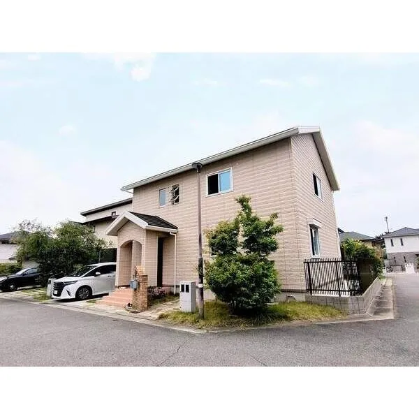 芦屋市涼風町 芦屋の閑静な住宅街に位置しています。ご家族とゆったりと落ち着いて暮らすことができそうです。