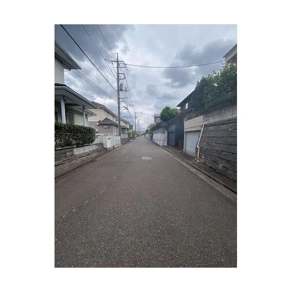 横浜市青葉区あざみ野南２丁目 現地含む前面道路（西側）