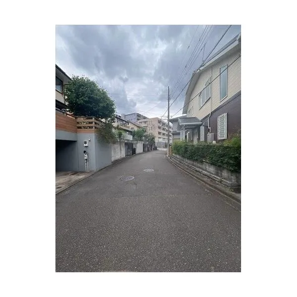 横浜市青葉区あざみ野南２丁目 現地含む前面道路（東側）