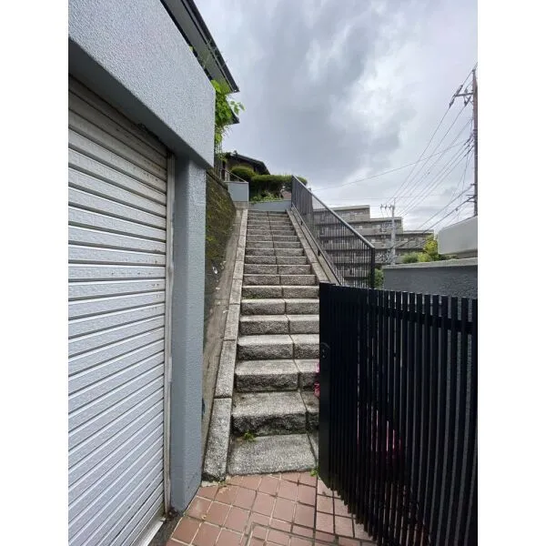 川崎市宮前区有馬９丁目 玄関前
