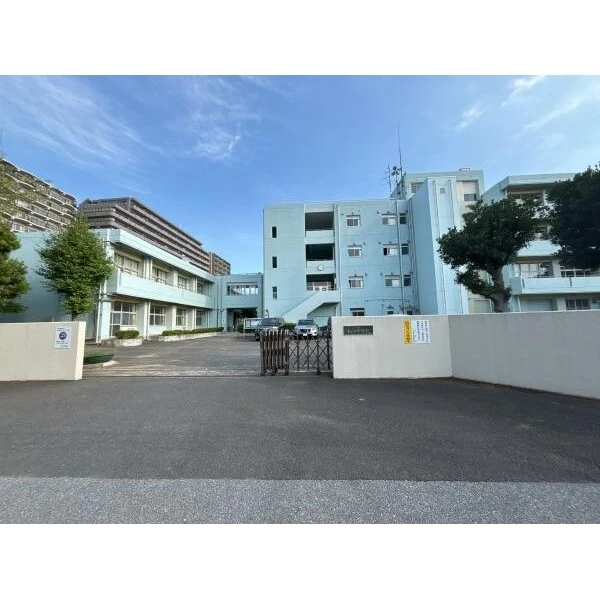 ウィライブ稲毛海岸 市立稲浜中学校（中学校）まで約800m（徒歩10分）