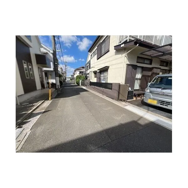 武蔵野市吉祥寺本町3丁目 前面道路(2026年8月撮影)